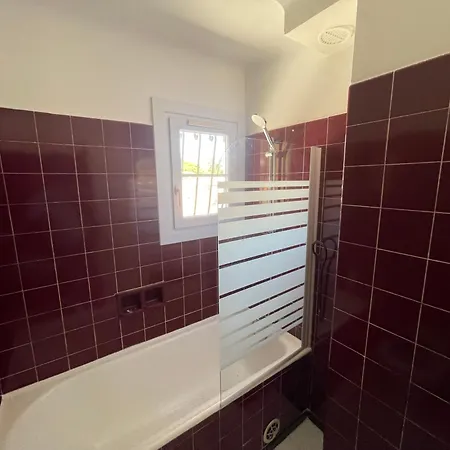 Вілла Au Bord De A Les Palmiers *