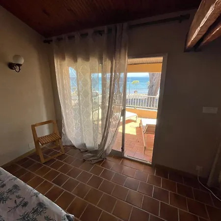 Au Bord De à Les Palmiers Villa